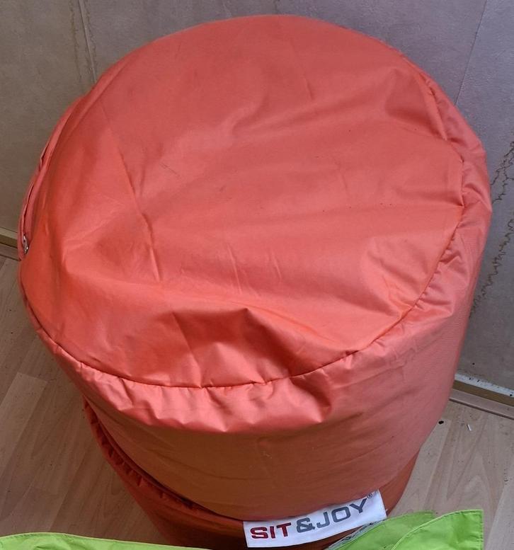 Sit&Joy Zitzak Poef Small Dot – Hot Oranje, Huis en Inrichting, Banken | Voetenbanken en Poefen, Zo goed als nieuw, 50 tot 75 cm