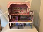 Poppenhuis met poppen en meubels, Ophalen, Zo goed als nieuw, Poppenhuis