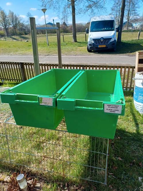 2x groene kunstof/plastic stapelbak, Doe-het-zelf en Verbouw, Kratten en Dozen, Zo goed als nieuw, Bak of Kist, 100 cm of meer