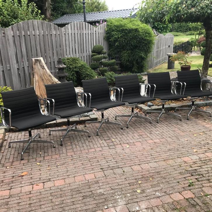 6 Vintage Vitra Eames Aluminium stoel 107 chroom, Huis en Inrichting, Stoelen, Gebruikt, Eén, Zwart, Ophalen