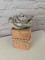 Houten blok met grijze roos accessoire., Huis en Inrichting, Woonaccessoires | Overige, Ophalen of Verzenden, Zo goed als nieuw
