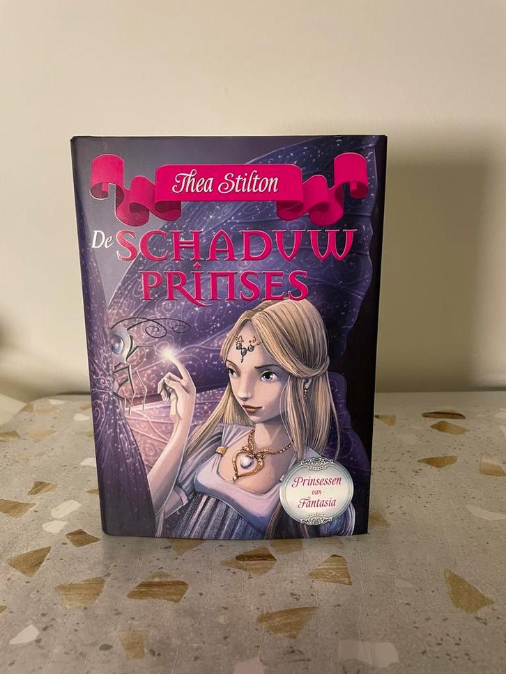 Thea Stilton - De schaduwprinses, Boeken, Kinderboeken | Jeugd | onder 10 jaar, Zo goed als nieuw, Fictie algemeen, Ophalen of Verzenden