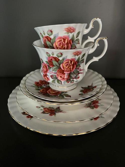 Royal Albert centenial rose. Setje kop en schotels + bordjes, Antiek en Kunst, Antiek | Servies los, Ophalen of Verzenden