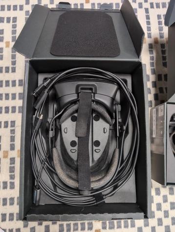 Valve Index VR Headset met controllers en base stations beschikbaar voor biedingen