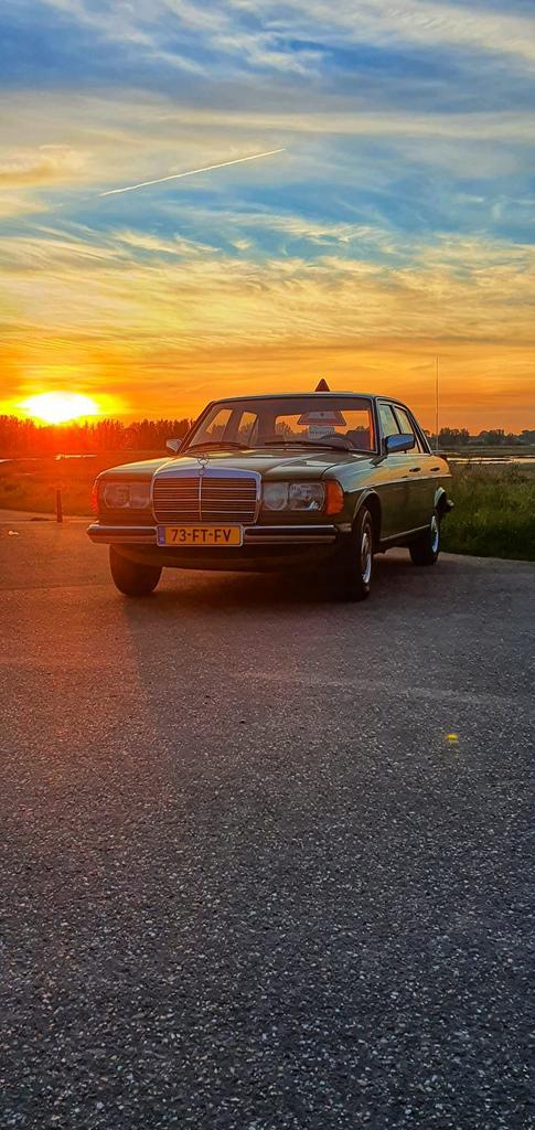 Mercedes-Benz 200-Serie 2.3 230 AUT 1980 Groen, Auto's, Mercedes-Benz, Bedrijf, 200-Serie, Benzine, Sedan, Automaat, Geïmporteerd