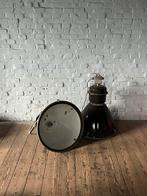 Oude industriele grote fabrieks hang lampen, Ophalen