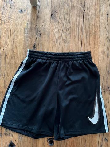 Nike sportbroekje maat 158 beschikbaar voor biedingen