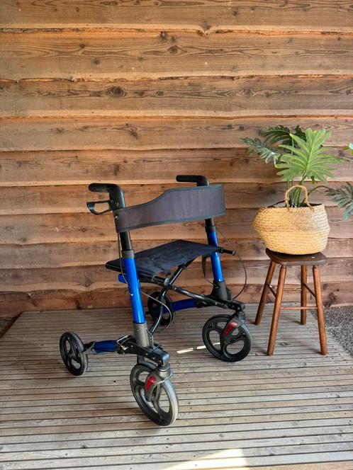 Rollator (opvouwbaar/lichtgewicht/blauw), Diversen, Rollators, Gebruikt, Lichtgewicht, Opvouwbaar, Ophalen