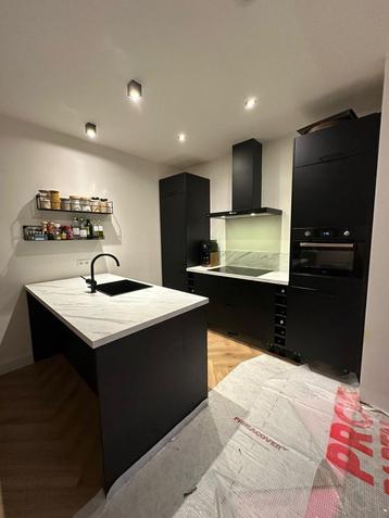 Moderne matzwarte eilandkeuken direct leverbaar GEDEMONTEERD beschikbaar voor biedingen