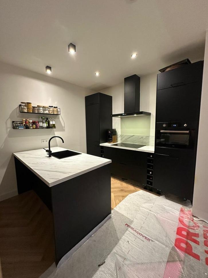 Moderne matzwarte eilandkeuken direct leverbaar GEDEMONTEERD, Huis en Inrichting, Keuken | Complete keukens, Zo goed als nieuw