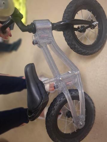 Amper op gefiets. Loop kinderfiets. beschikbaar voor biedingen