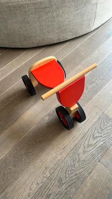 Mooi houten loopfietsje beschikbaar voor biedingen