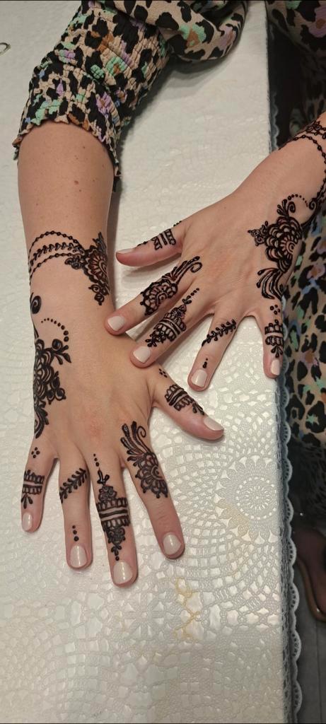 Henna zetten voor Bruiloft - Verjaardagen - Feestjes., Antiek en Kunst, Kunst | Niet-Westerse kunst, Ophalen of Verzenden