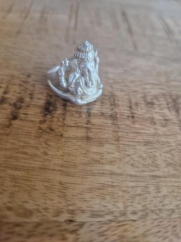 Antieke 925 zilveren ring, met olifantje. Maat 20. beschikbaar voor biedingen