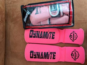 Kickbox scheenbeschermers en handschoenen. Kind vanaf 5j beschikbaar voor biedingen
