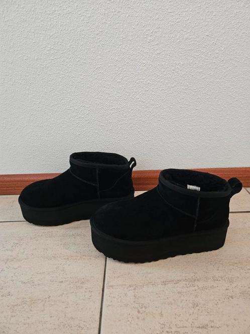 Ugg ultra mini platform maat 40 NIEUW, Kleding | Dames, Schoenen, Nieuw, Zwart, Verzenden