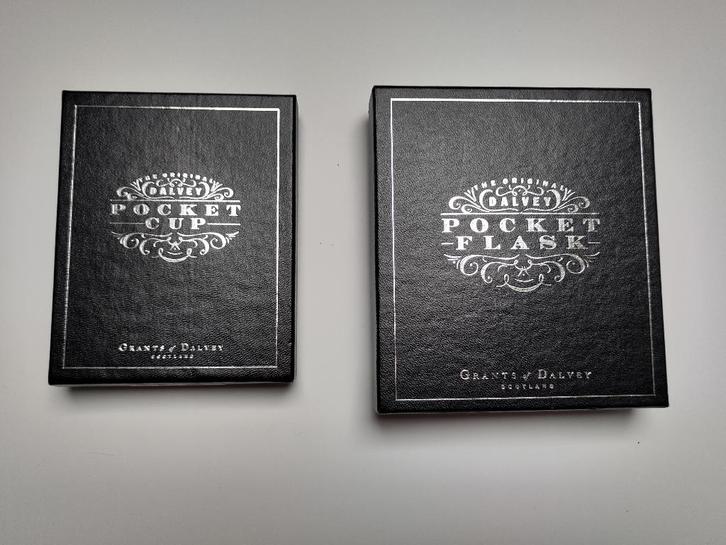 Dalvey heupfles met beker (gouden accent), Antiek en Kunst, Antiek | Overige Antiek, Verzenden