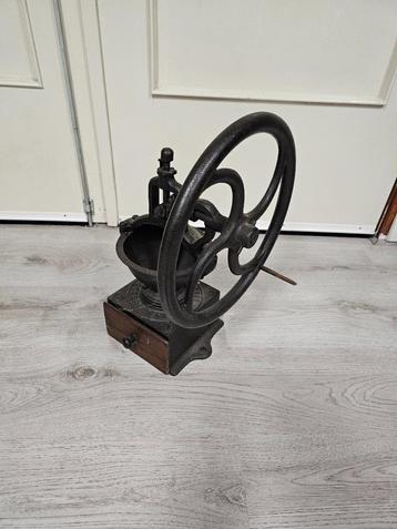Gietijzeren koffiemolen Peugeot  voor €35,-! beschikbaar voor biedingen