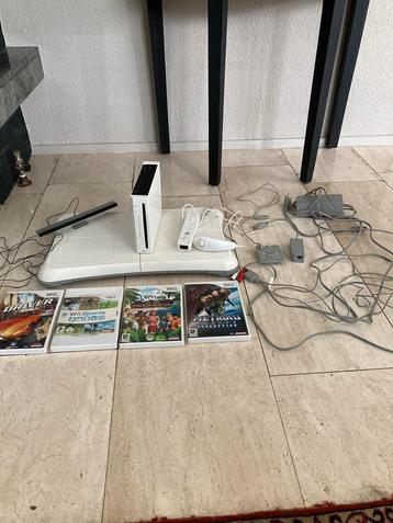 Nintendo Wii Compleet met Games en balaceboard beschikbaar voor biedingen
