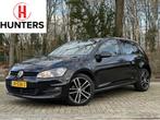 Volkswagen Golf 1.2 TSI Connected Series | CarPlay| Adaptiev, Gebruikt, Euro 6, 4 cilinders, Zwart