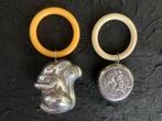 Twee vintage zilveren of verzilverde bijtringen rammelaars, Antiek en Kunst, Ophalen of Verzenden, Zilver