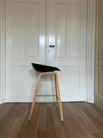 Moderne Kruk HAY AAC 22, Zwart, Eiken Basis, Huis en Inrichting, Barkrukken, 60 tot 90 cm, Zo goed als nieuw, 2 krukken, Ophalen