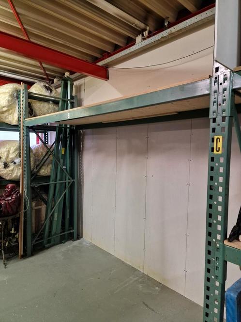 Nette palletstelling, circa 27 meter. Liggers 270x8x4 cm., Doe-het-zelf en Verbouw, Overige Doe-het-zelf en Verbouw, Ophalen