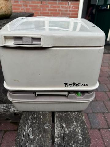 Porta potti 235 beschikbaar voor biedingen