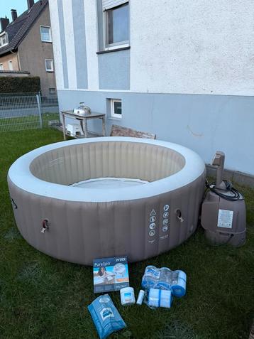 Intex jacuzzi 216 cm opblaasbaar beschikbaar voor biedingen
