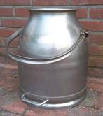 Grote RVS melkemmer, Ophalen