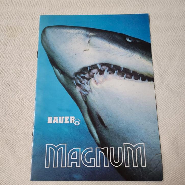 Bauer Magnum Catalogus - Haai!, Boeken, Catalogussen en Folders, Gelezen, Catalogus, Ophalen of Verzenden