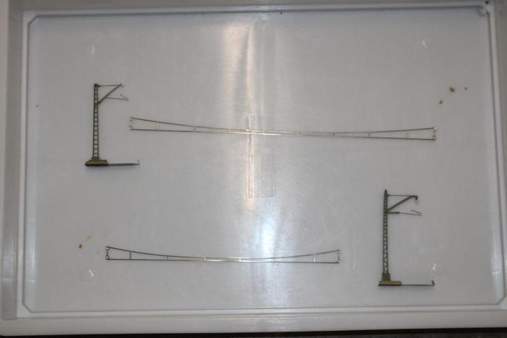 Marklin Bovenleiding 7009/7018/7019   Mast + Draad  € 2, Hobby en Vrije tijd, Modeltreinen | H0, Zo goed als nieuw, Rails, Wisselstroom