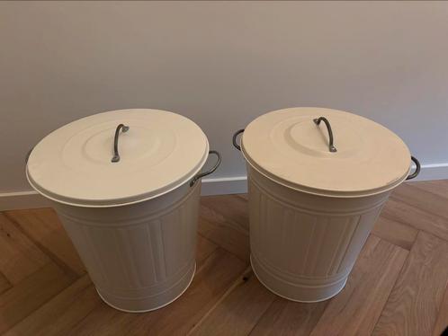 2x witte Knodd ton met deksel – goede staat, Huis en Inrichting, Woonaccessoires | Prullenbakken, Gebruikt, Kunststof, 50 tot 75 cm