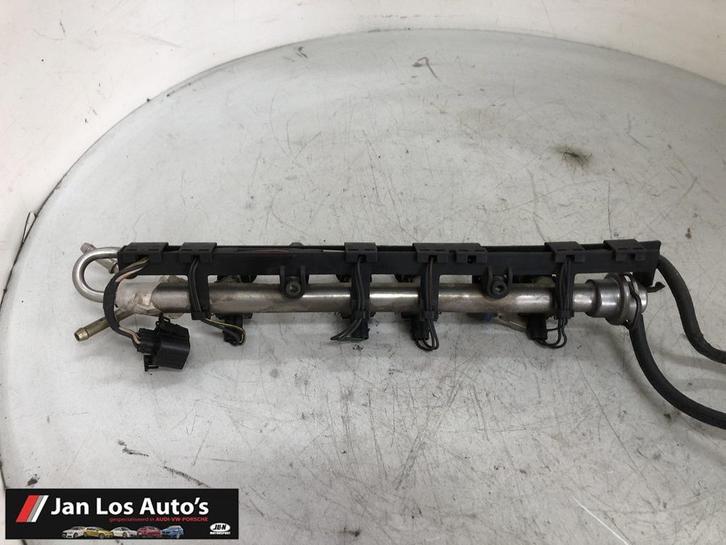 VW Golf 2.0 GTI injectorrail 037133317ab, Auto-onderdelen, Brandstofsystemen, Volkswagen, Gebruikt, Ophalen of Verzenden