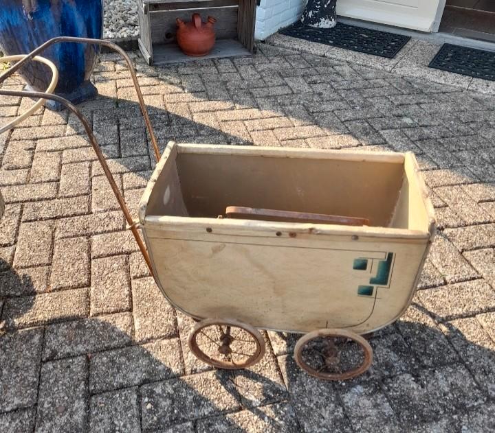 Oude poppen wagen, Antiek en Kunst, Antiek | Speelgoed, Ophalen of Verzenden