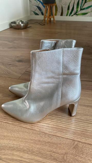 Manfield maat 40 beschikbaar voor biedingen