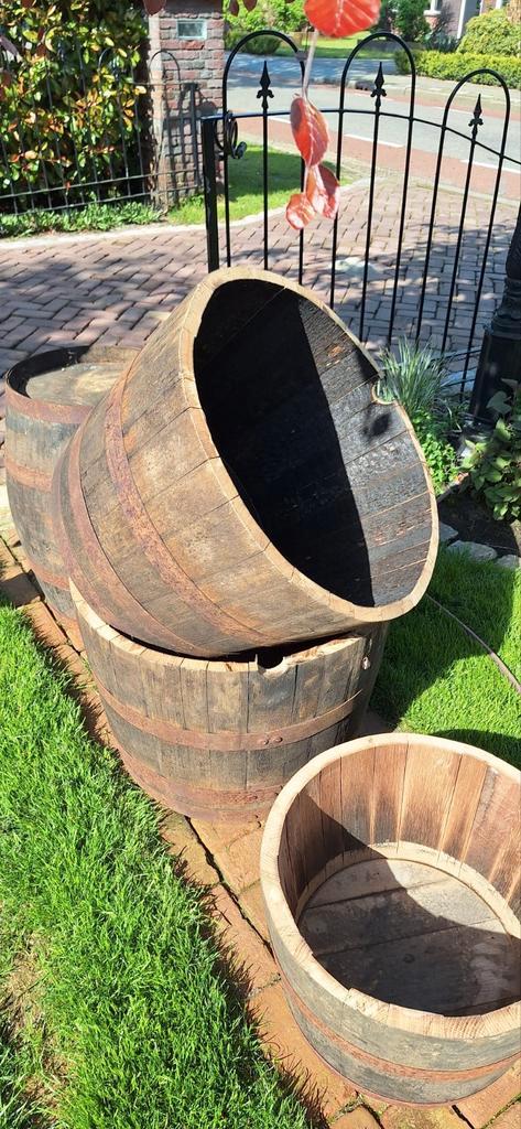 Wijnvaten bloembakken whiskyvat 70€, Tuin en Terras, Bloembakken en Plantenbakken, Hout, Rond, Ophalen of Verzenden