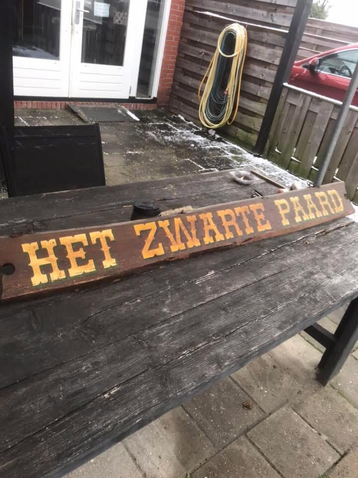 Oud Hilversums uithangbord uit de jaren 60, Ophalen, Gebruikt