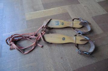 antieke oude botjes / schaatsen - Friesch fabrikaat beschikbaar voor biedingen