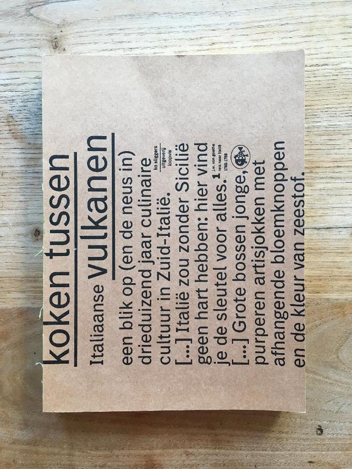 Koken tussen vulkanen, 	Ko Sliggers, 	27, Boeken, Kookboeken, Zo goed als nieuw, Italië, Ophalen of Verzenden