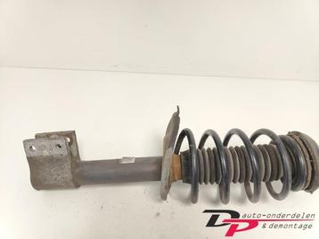 Schokdemperpoot rechts-voor van een Peugeot 3008 beschikbaar voor biedingen