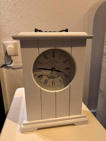 Landelijke Klok in Goede Staat beschikbaar voor biedingen