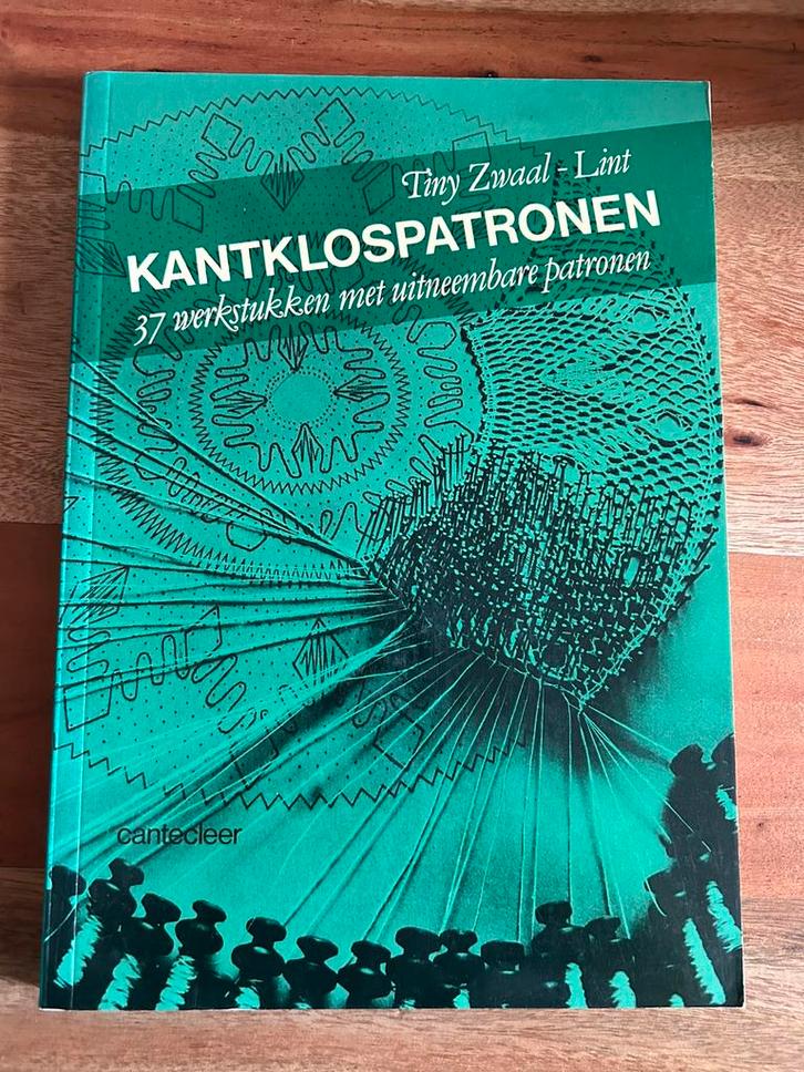 Tiny Zwaal-Lint - Kantklos patronen - 37 werkstukken 1981, Hobby en Vrije tijd, Kantklossen, Zo goed als nieuw, Boek of Tijdschrift
