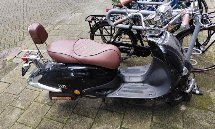 Iva scooter, Fietsen en Brommers, Snorfietsen en Snorscooters, Zo goed als nieuw, Overige merken, Ophalen