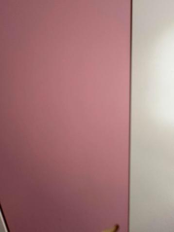 Meisjeskamer set commode en kast beschikbaar voor biedingen