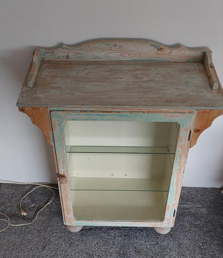 Heel leuk en oud vitrine kastje. Opknapper?, Huis en Inrichting, Kasten | Vitrinekasten, Gebruikt, Minder dan 100 cm, 50 tot 100 cm