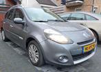 Renault Clio 1.5 DCI 65KW Estate 2011 Grijs ( moet nu  weg ), Auto's, Voorwielaandrijving, 535 kg, 4 cilinders, Particulier