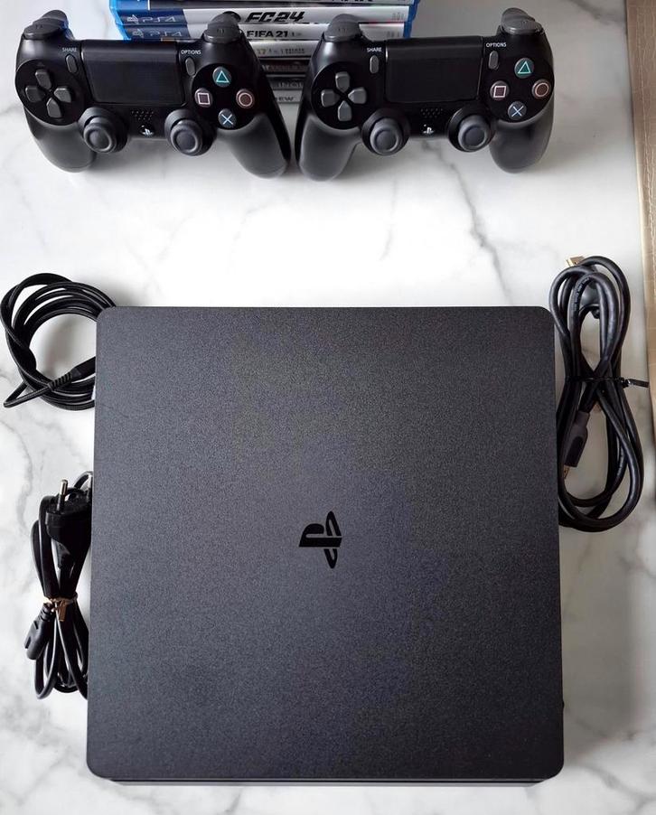 PlayStation 4 Slim - 1TB - Met 2 Controllers! Met 2 games ., Spelcomputers en Games, Spelcomputers | Sony PlayStation 4, Zo goed als nieuw