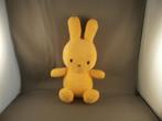 Nijntje miffy Dick Bruna geel velours ribstof 25 cm zwarte x, Ophalen of Verzenden, Nieuw, Konijn