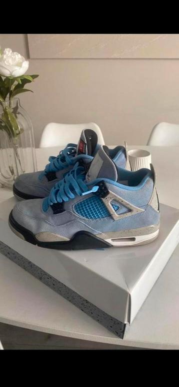 Jordan 4 University blue | Maat 40,5